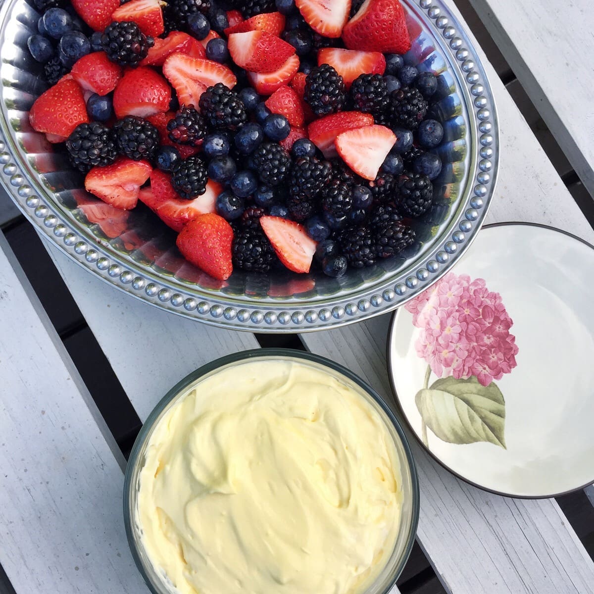 5 minute almond fruit dip
